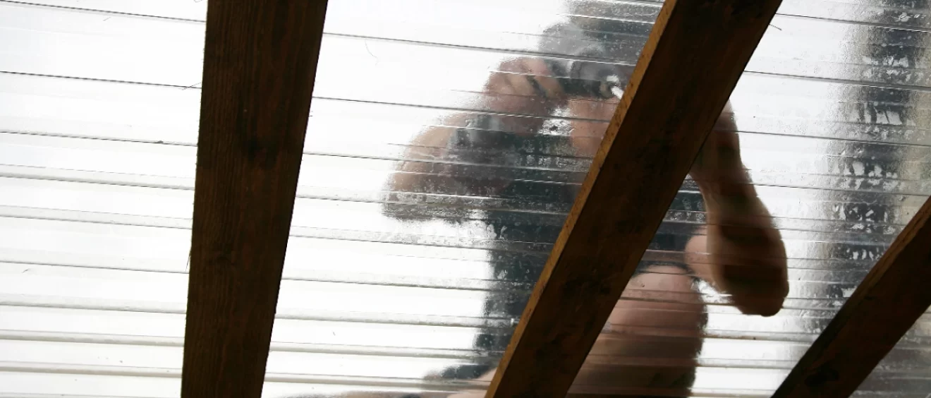 ติดตั้งหลังคาไวนิลราคาแพงไหม? ปัจจัยที่มีผลต่อราคางานจริง