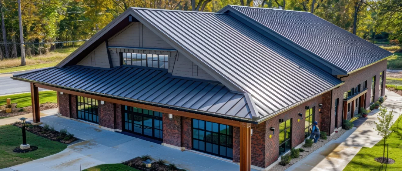 หลังคาไวนิลดูแลยากหรือไม่? วิธีดูแลให้สวยทนนานกว่า 10 ปี