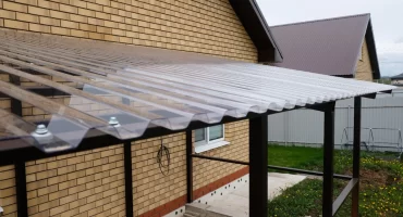 แผ่นโพลีคาร์บอเนตคืออะไร? ทำไมจึงนิยมใช้ทำกันสาด